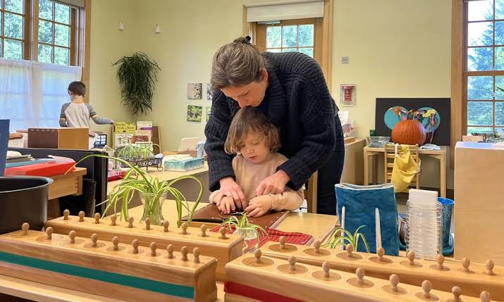 Montessori vs. traditional education